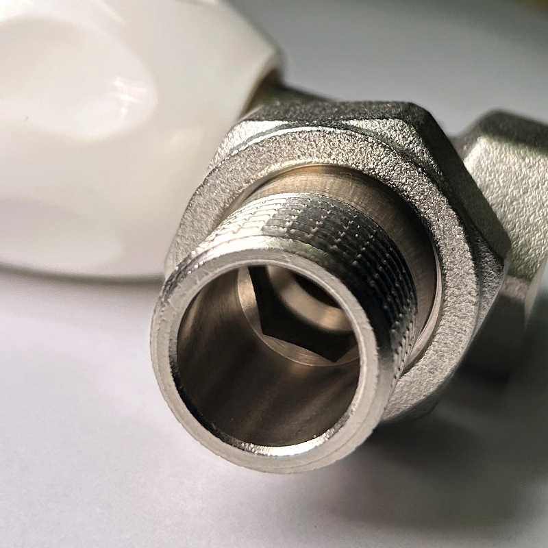 Вентиль ручной угловой НВ 1/2" с разъёмным соединением, никелированный Вентиль ручной угловой НВ 1/2" с разъёмным соединением, никелированный