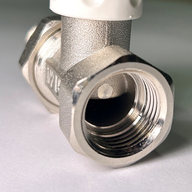 Вентиль обратный НВ 1/2" с разъёмным соединением, никелированный Вентиль обратный НВ 1/2" с разъёмным соединением, никелированный