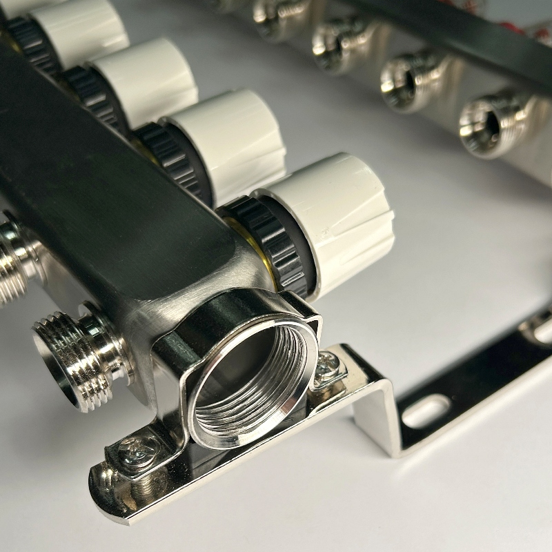 Колл.группа 1" х 9 вых 3/4" с расходомерами и термостатическими вентилями без конц, нерж. сталь Колл.группа 1" х 9 вых 3/4" с расходомерами и термостатическими вентилями без конц, нерж. сталь