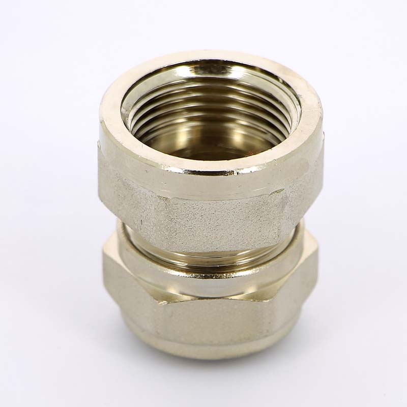 Муфта обж-В 20 х 3/4' никелированная Муфта обж-В 20 х 3/4' никелированная